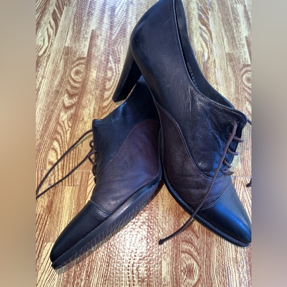 Stuart Weitzman size 8 brown point toe heels - Picture 6 of 14